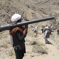 Афганские военные сотнями бегут в Таджикистан, спасаясь от талибов