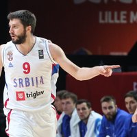 Serbija līdzīgā cīņā pieveic Čehiju un iekļūst 'Eurobasket 2015' pusfinālā