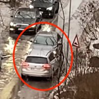 Video: Pacietības pārbaudījums – Ķengaragā divi pretimbraucēji spītējas ielas sašaurinājumā