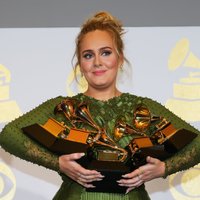 'Grammy' balvu pasniegšanas ceremonijā triumfē Adele