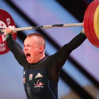 Латвийский тяжелоатлет Сухарев с двумя рекордами взял бронзу чемпионата Европы