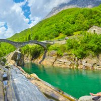 Gleznaina ieleja Šveicē, kur izpeldēties smaragdzaļā ūdenī