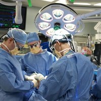 Latvijā pirmo reizi veikta nieres asinsvadu operācija ar jaunākās paaudzes tehnoloģijām