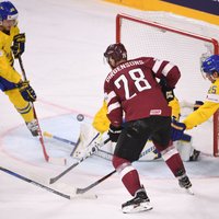 Girgensons: zviedri spēlēja kaut kādu miksu no NHL un zviedru hokeja