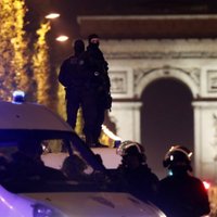 Apšaudē Elizejas laukos Parīzē nogalināts policists; atbildību uzņemas 'Daesh'
