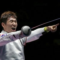 Korejietis Sangjongs Parks iegūst olimpisko zeltu paukošanā ar špagu
