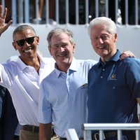 Foto: Trīs bijušie ASV prezidenti bauda golfa spēli