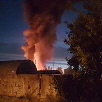 ЧП в Олайне: ночью открытым пламенем горел завод по утилизации опасных отходов