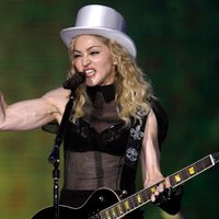 ВИДЕО: Мадонна устроила стриптиз в Нью-Йорке