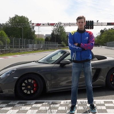 Video: Valters Zviedris Biķerniekos izmēģina 400 ZS jaudīgo 'Porsche 718 Boxster GTS'
