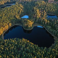 ФОТО: Озеро в Смилтенском крае, напоминающее контур Латвии
