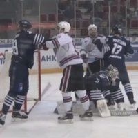 Video: Rīgas 'Dinamo' KHL rekordspēlē apbēdina Vladivostokas hokeja fanus