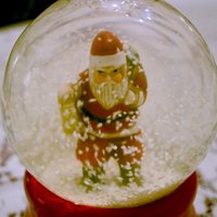 Video: Pašgatavota sniega bumba burciņā – pasakains rotājums svētku noskaņai
