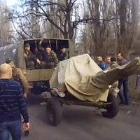 Video apkopojums: Ukrainas armija pulcējas valsts austrumos