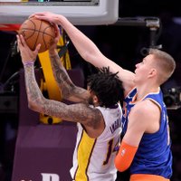 Porziņģis samet 17 punktus; 'Knicks' piedzīvo zaudējumu pret 'Lakers'