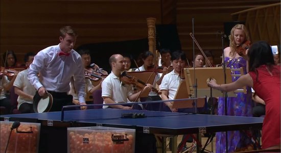 Video: Kad mūzika satiek sportu - Šanhajas Simfoniskais orķestris izpilda 'Pingponga koncertu'