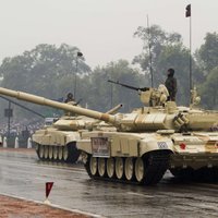 Avoti: Indija vēlas distancēties no Krievijas ieroču piegādēm