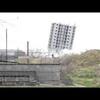 Video: Maskavas spridzināšanas kompānijai Sevastopolē neizdodas 'nogāzt' 16 stāvu ēku