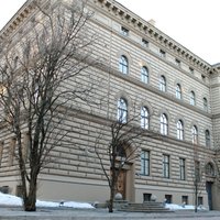 Latvijas parlaments padevies Skandināvu banku spiedienam, secina 'Bloomberg'