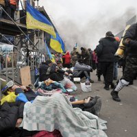 Ukrainā izsludinātas sēras; Neatkarības laukumā atsākušās cīņas