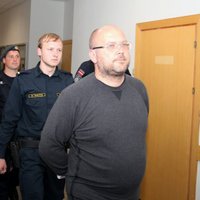 Maksātnespējas administratorus Sprūdu, Krūmu un Durevski patur apcietinājumā