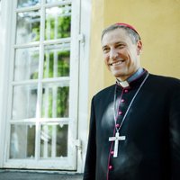 Архиепископ Станкевич: пока что памятник Победы следует оставить в покое