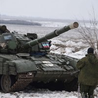 Kaujas Debaļcevē: separātisti pastiprina spēkus un uzbrūk ar tankiem un bruņumašīnām