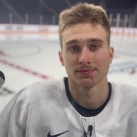 Latvijas U-20 hokejistu ceļš uz Kanādu – garš lidojums un vēl nepiegādātas nūjas un čemodāni