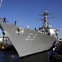 Foto: Pirms Trampa-Kima samita Japānā izvieto iznīcinātāju 'USS Milius'