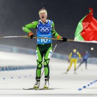 Белорусские биатлонистки выиграли олимпийскую эстафету, Домрачева вошла в историю