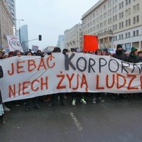 Поляки заклеили рты в знак протеста против цензуры в интернете