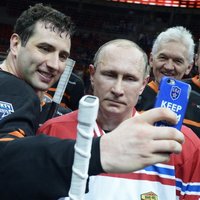 Путин в составе "Звезд НХЛ" забросил восемь шайб