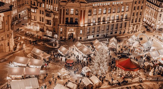 В субботу в Старой Риге заработает Рождественский базарчик, а в воскресенье состоится зажжение главной елки Риги