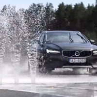 Video: Klienti izmēģina jauno 'Volvo' spēkratu spējas '333' trasē