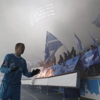 Матч чемпионата России отменен из-за брошенной во вратаря "Динамо" петарды