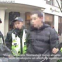 Video: Rīgas centrā policija aiztur bēgošu garnadzi