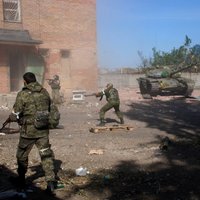 Kaujinieki sākuši savstarpēju apšaudi pie Mariupoles