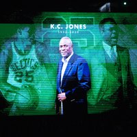 Mūžībā aizgājis divpadsmitkārtējais NBA čempions Keisī Džounss