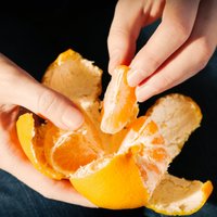 Вкус праздника — мандарины. Сколько их можно съесть и полезнее ли они апельсинов