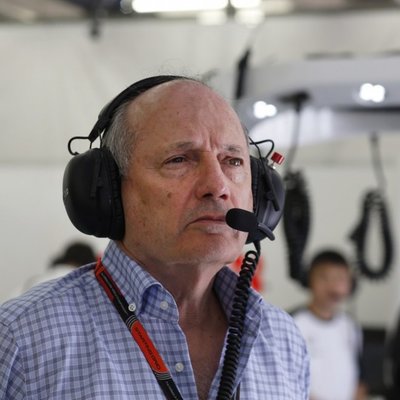 Leģendārais Rons Deniss pamet 'McLaren'