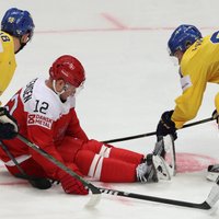 Latvijas pretiniece pasaules hokeja čempionātā Dānija zaudē Zviedrijai