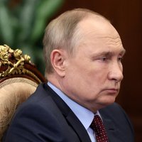 'Paša propagandas saindēts': vērotājiem bažas par Putina garīgo veselību