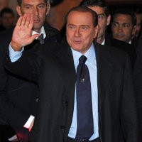 Подруга Берлускони обратилась за помощью к Папе Римскому