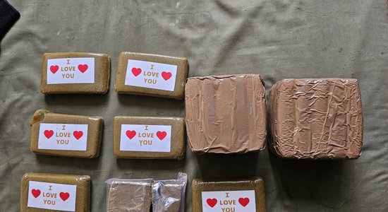 ФОТО. В Дрейлини нашли "наркомаркет на колесах": изъяты амфетамин, марихуана, MDMA и кристаллы