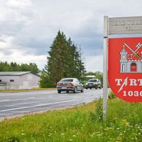 ФОТО: В Тарту изменили дорожные знаки к концерту группы Metallica