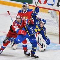 Сборная России по хоккею проиграла шведам на старте чешского этапа Евротура