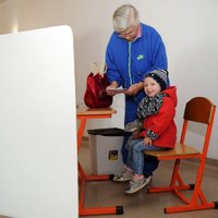 Foto: 12.Saeimas vēlēšanas rit pilnā sparā