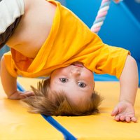 Pieci motivējoši ieteikumi, kā likt bērnam iemīlēt sportiskas aktivitātes