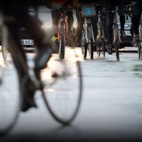 Stāmerienas pagastā velosipēdists nāvējoši ietriecies kravas automašīnā