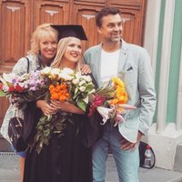 Olgas Rajeckas meita dalās ar sirsnīgu ģimenes foto